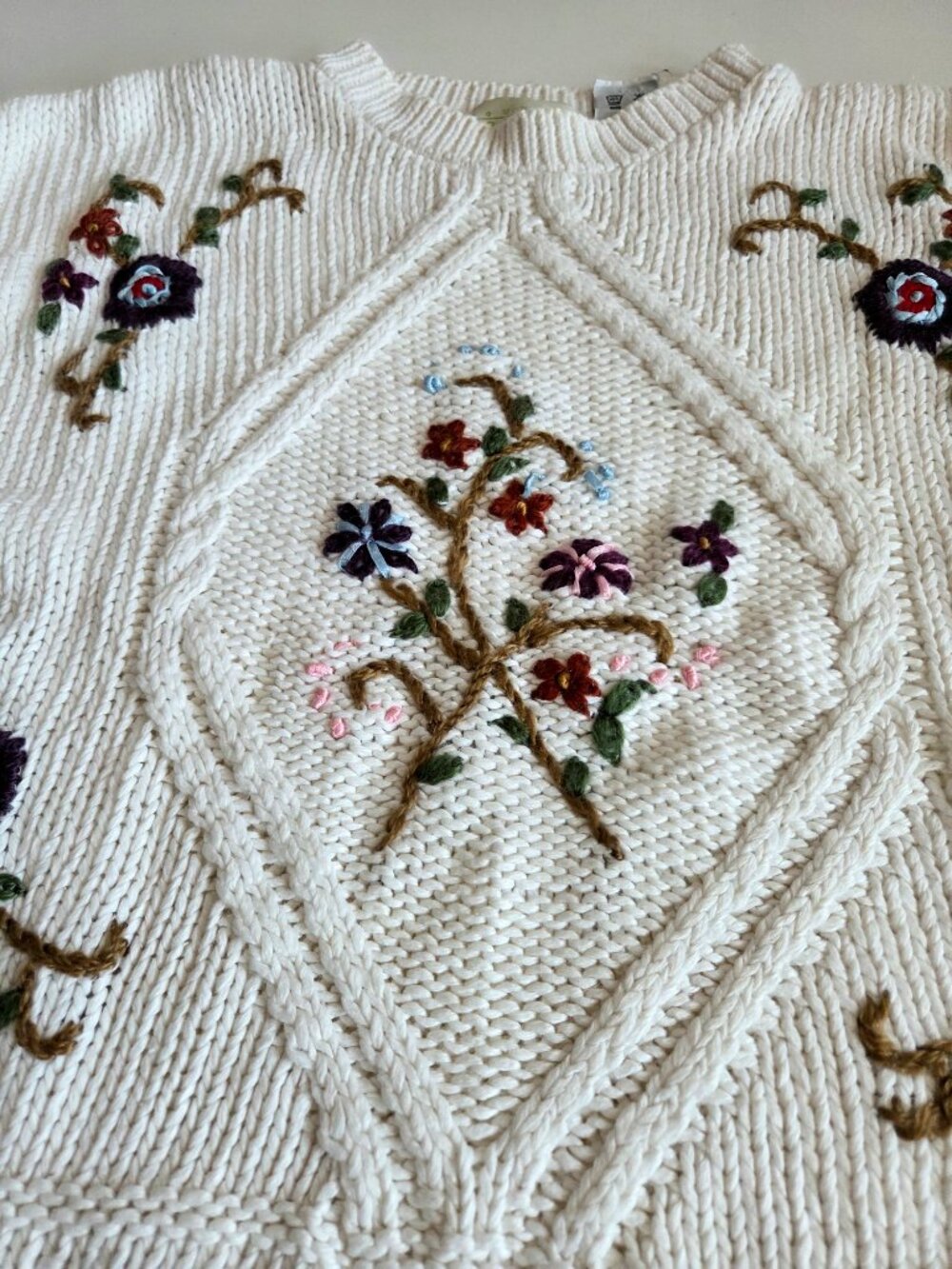 Vintage Country Romance WhiteKnitted Sweater with Floral Embroidery - Picture 6 of 9